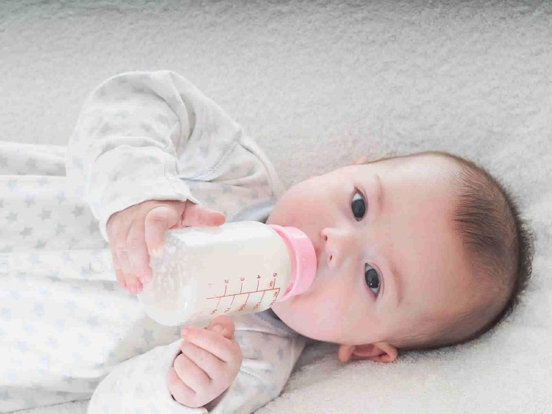 Bottle Feeding Tips for When You’re on the Go - Formuland
