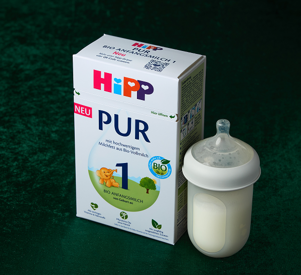 HiPP PUR Stage 1 box with a prepared bottle